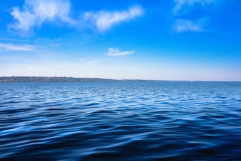 海景海地平线清晰的深蓝色的天空背景水