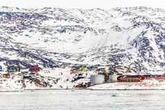 北极城市全景色彩斑斓的因纽特人别墅石油因素
