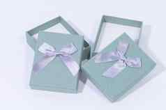 蓝绿色礼物盒子白色背景