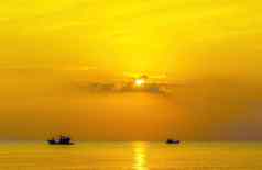 地平线日落水钓鱼船海