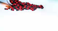 红黑抗生素胶囊药片传播塑料药物