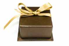 棕色（的）礼物盒子黄金丝带
