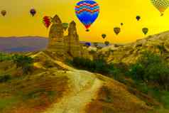 爱谷热空气气球着陆山景观