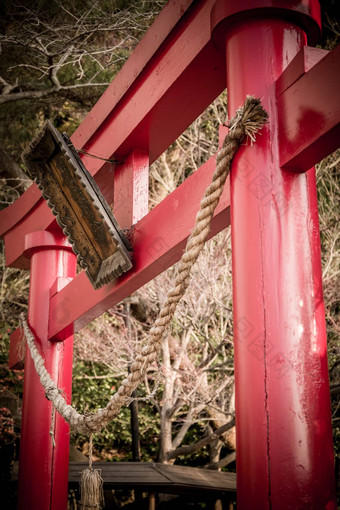 红色的<strong>日本神社</strong>