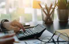 业务女人工作金融会计分析金融预算计算器办公室