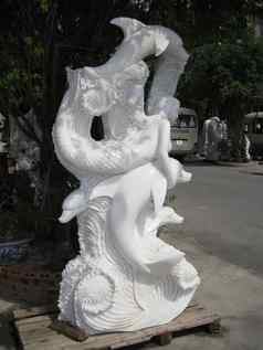 手工制作的陶瓷雕像