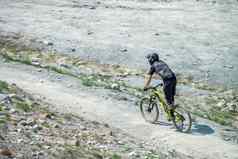 惠斯勒加拿大8月男人。游乐设施山自行车