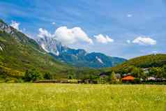 风景优美的景观vrsic通过斯洛文尼亚