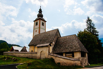 风景优美的教堂湖博希尼斯洛文尼亚