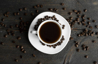咖啡杯烤<strong>咖啡豆</strong>子木表格背景杯子黑色的咖啡分散<strong>咖啡豆</strong>子木表格新鲜的<strong>咖啡豆</strong>子