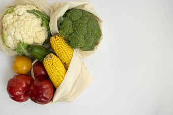蔬菜生态袋白色表面复制空间胡椒番茄<strong>玉米黄</strong>瓜西兰花菜花可重用的购物生态友好的棉花织物袋浪费塑料免费的概念