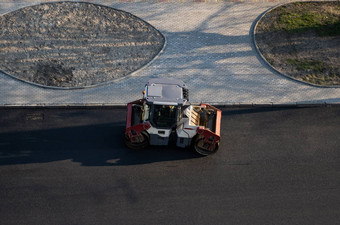 <strong>沥青</strong>路辊重振动辊压实机新闻热<strong>沥青</strong>巷道路建设网站重振动辊<strong>沥青</strong>人行道上工作修复