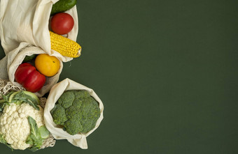 蔬菜生态袋绿色表面复制空间胡椒番茄玉米黄瓜西兰花菜花可重用的购物生态友好的棉花织物袋浪费塑料免费的概念