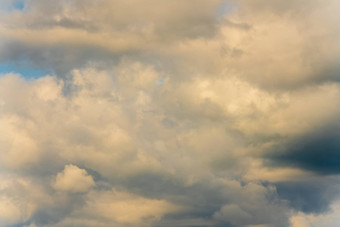 惊人的夏天云逃自然气象学摘要背景云
