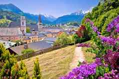 小镇贝希特斯加登高山景观色彩斑斓的视图