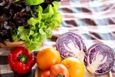 新鲜的有机生蔬菜水果碗沙拉表格素食者健康的食物成分草烹饪健康复制空间收获农场营养概念