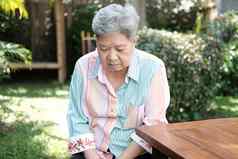 强调抑郁疲劳伤心心烦意乱亚洲亚洲上了年纪的高级老女人