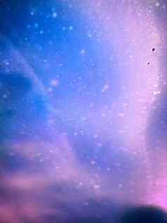 紫罗兰色的蓝色的白色泡沫泡沫窗口