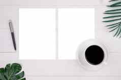 空白纸表复制空间模型叶杯咖啡木表格海报邀请明信片装饰设计品牌平躺前视图