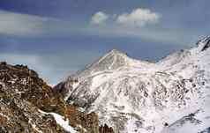 山萨彦岭冬天雪自然山萨彦岭