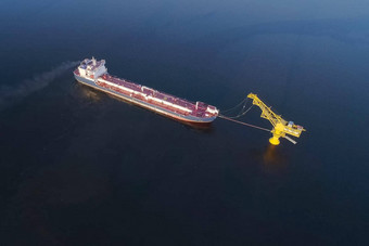 油轮填满液化自然气体运输气体海