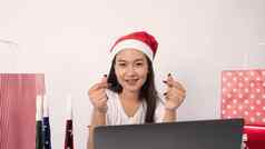 圣诞节在线假期庆祝活动十几岁的亚洲女人