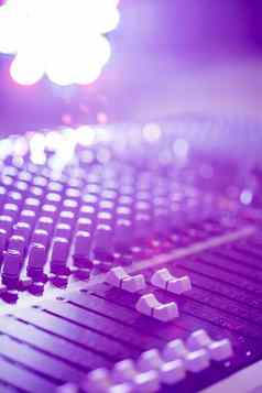 声音记录工作室混合机桌子上专业音乐生产