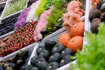 蔬菜花水果架子上市场