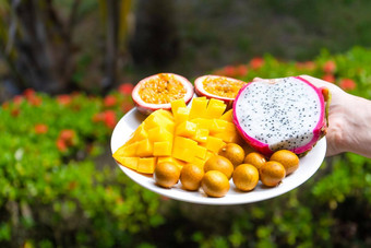 热带早餐水果板热带花园维生素健康的早餐