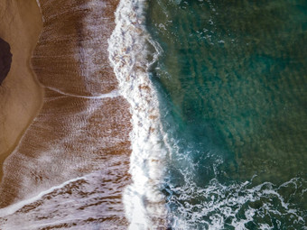 巨大的大波岛西西里无人机视图海滩巨大的波