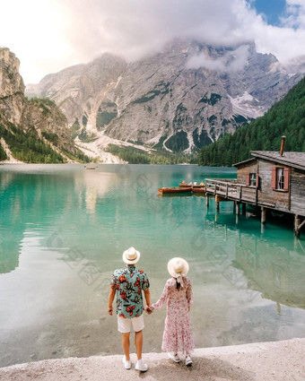 美丽的湖意大利阿尔卑斯山脉泻湖布雷斯夫妇假期意大利阿尔卑斯山脉意大利