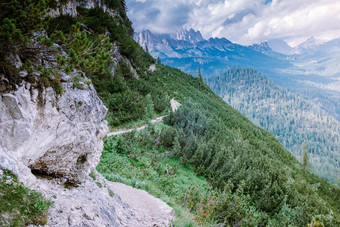 徒步旅行意大利白云石山脉美丽的湖索拉皮斯泻湖索拉皮斯白云石山脉受欢迎的旅行目的地意大利