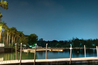 景观视图桥湖自然桥明亮的晚上天空<strong>星星</strong>光滑的光反映水域
