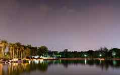 水平视图湖自然黄昏晚上星星光滑的反射水域