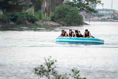 海滩水体育油管旅游拉摩托艇海滩巴淡岛印尼印尼