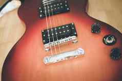 电子吉他音乐乐队岩石概念吉他的阳光视地板上