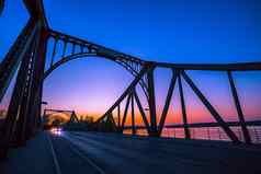 glienicker桥柏林色彩斑斓的晚上风景