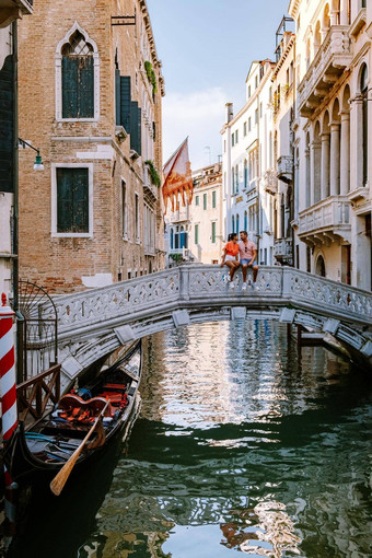 夫妇但女人城市旅行<strong>威尼斯</strong>意大利色彩斑斓的街道运河<strong>威尼斯</strong>