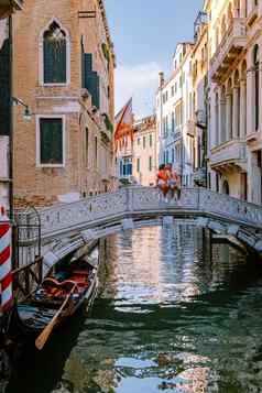 夫妇但女人城市旅行威尼斯意大利色彩斑斓的街道运河威尼斯