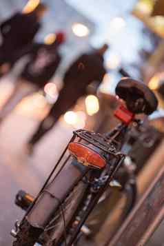 自行车城市黄昏后图片城市自行车模糊背景