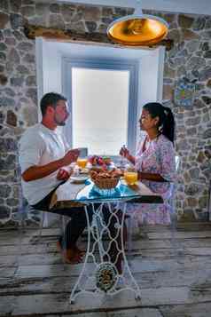早餐视图海洋窗口头颅中世纪的村西西里岛省巴勒莫意大利