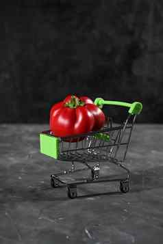 胡椒小超市车黑色的概念健康的吃