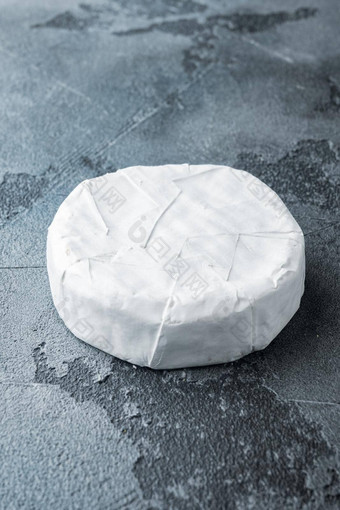 法国软质诺曼底奶酪灰色的背景