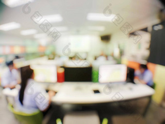 模糊图像集团学生学习坐着桌子上电脑腿上教室研究车间电脑房间二次学校教育技术概念