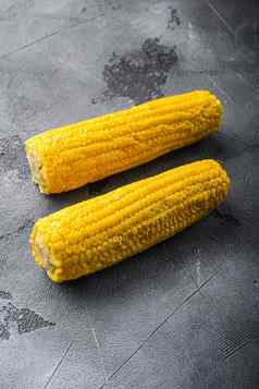 有机黄色的甜蜜的玉米结实的矮灰色变形背景一边视图