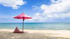 放松假期umbralla太阳蓝色的天空沙子海滩海水夏天假期时间旅行