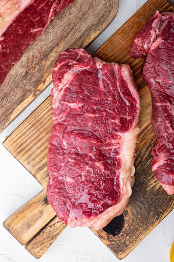 牛里脊肉牛排未煮过的牛肉肉白色背景