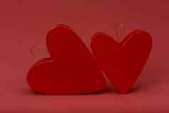 心形状的红色的礼物盒子黑暗粉红色的背景概念情人节一天礼物