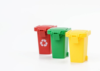 红色的黄色的绿色塑料浪费排序容器白色背景