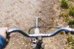 复古的自行车之旅轮胎自行车在户外农村场景模糊的手把